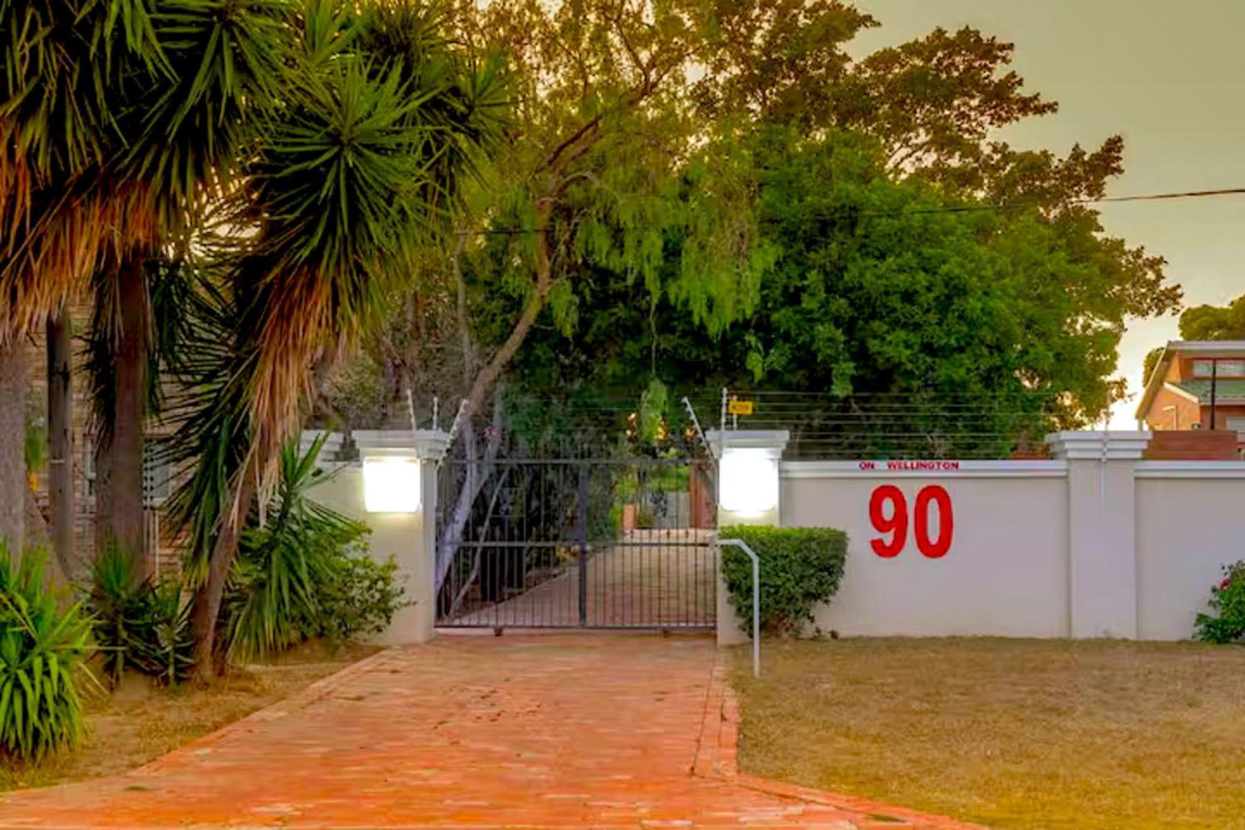 90 On Wellington Villa Colchester Eksteriør billede